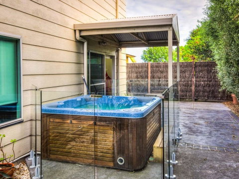 Cuttriss By The Beach - Great Ocean Road Tourism 3