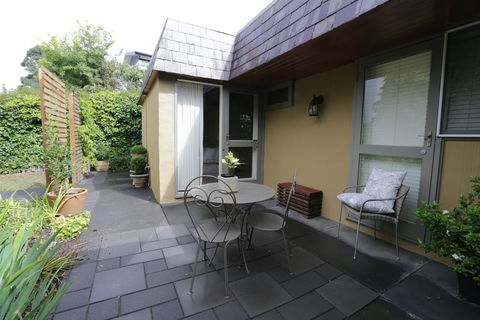 Cygnet, Studio On Sturt - Great Ocean Road Tourism 1