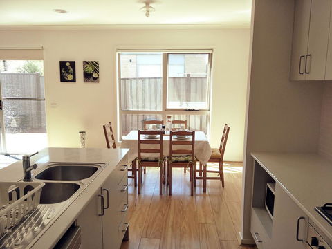 Daisy Villa - Close To Mel Airport & Hume Highway -Comfort - Great Ocean Road Tourism 3