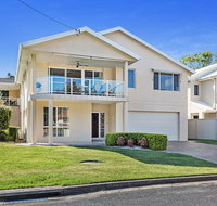 Danalene Parade 1/25 - Great Ocean Road Tourism