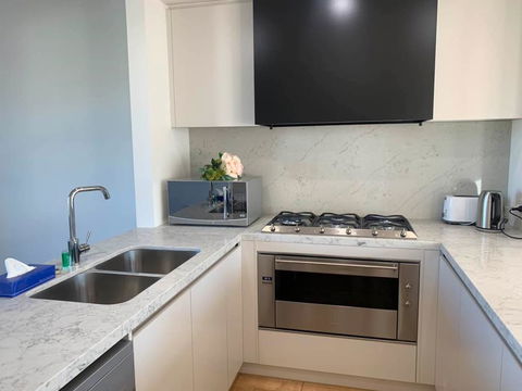 Delicate And Peaceful Bundoora Townhouse 10 - Great Ocean Road Tourism 0