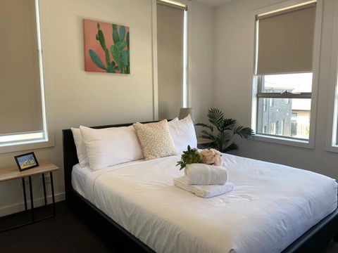 Delicate And Peaceful Bundoora Townhouse 11-R2 - Great Ocean Road Tourism 0
