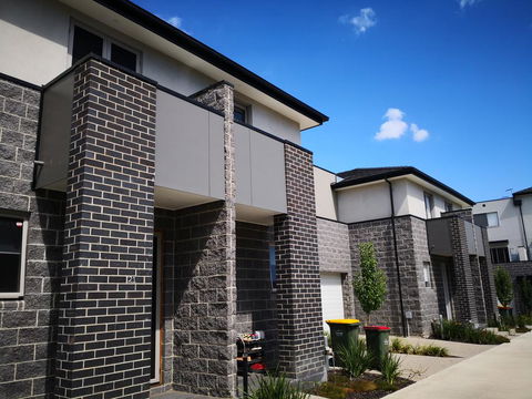 Delicate And Peaceful Bundoora Townhouse 12 - Great Ocean Road Tourism 0