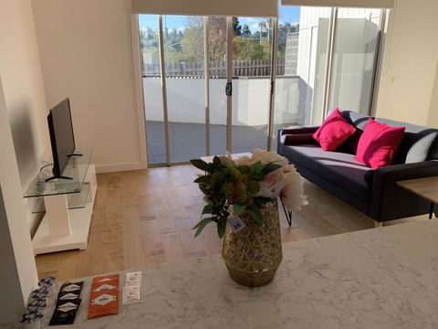 Delicate And Peaceful Bundoora Townhouse 12-R4 - Great Ocean Road Tourism 3