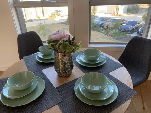 Delicate And Peaceful Bundoora Townhouse 13-R3 - Great Ocean Road Tourism 1