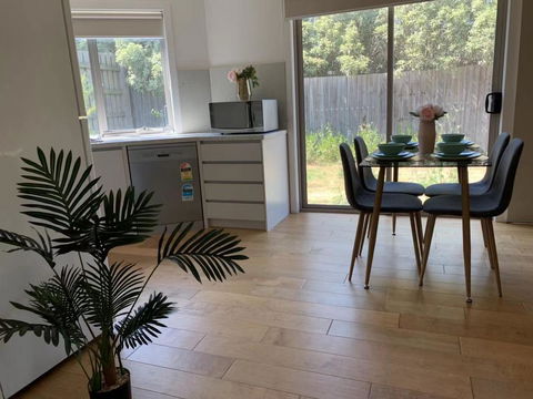 Delicate And Peaceful Bundoora Townhouse 20-R3 - Great Ocean Road Tourism 2