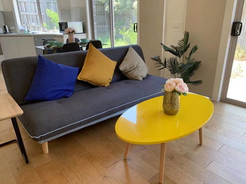 Delicate And Peaceful Bundoora Townhouse 7 - Great Ocean Road Tourism 0