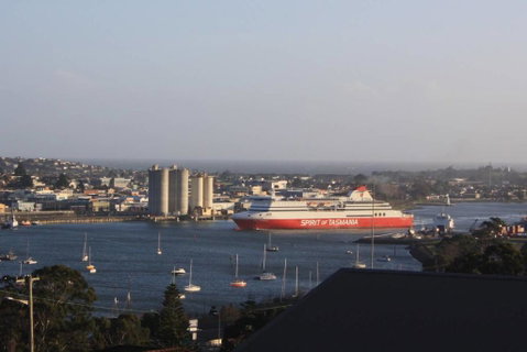 DevonPORT VIEWS!!! - Great Ocean Road Tourism 0