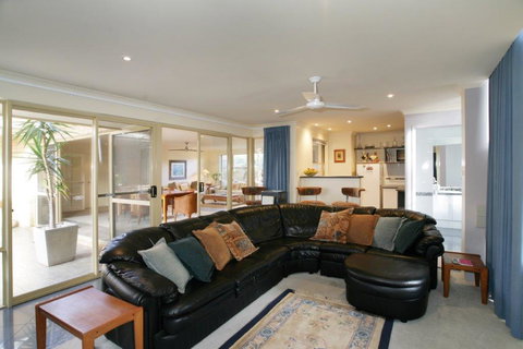 Dolphin 3 Bedroom House By Shoalwater Executive Homes - Great Ocean Road Tourism 0