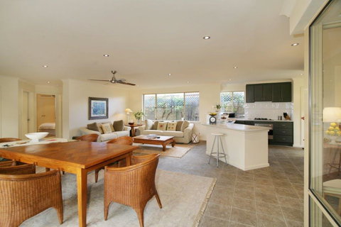 Dolphin 3 Bedroom House By Shoalwater Executive Homes - Great Ocean Road Tourism 3