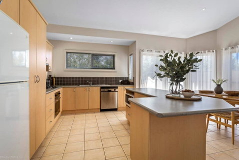 DRIFTWOOD VILLA - Free Wifi, Walk To Beach - Great Ocean Road Tourism 3
