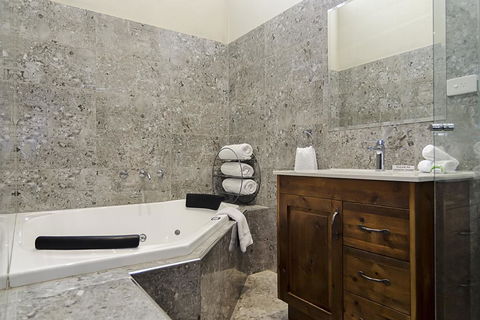 Eagle Foundry Bed & Breakfast - Great Ocean Road Tourism 1