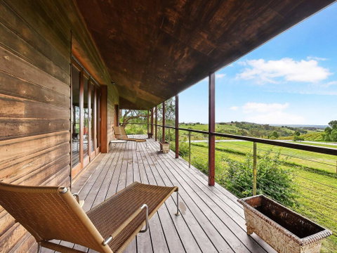 Eagles Rest @ Maluna Vineyard - Great Ocean Road Tourism 0