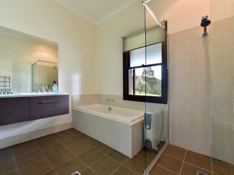 Eagles Rest @ Maluna Vineyard - Great Ocean Road Tourism 1