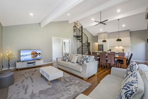 East Tempy - House & Bungalow - Great Ocean Road Tourism 0