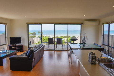 Edgewater Escape - Great Ocean Road Tourism 3