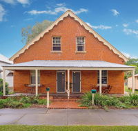 Eliza 1875 Red Brick Duplex Townhouse - Great Ocean Road Tourism