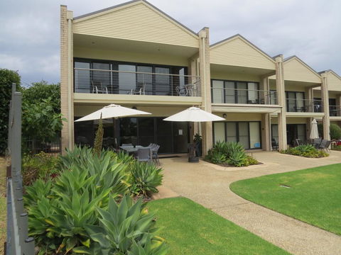 ELSINOR Townhouse 10 Mulwala - Great Ocean Road Tourism 0