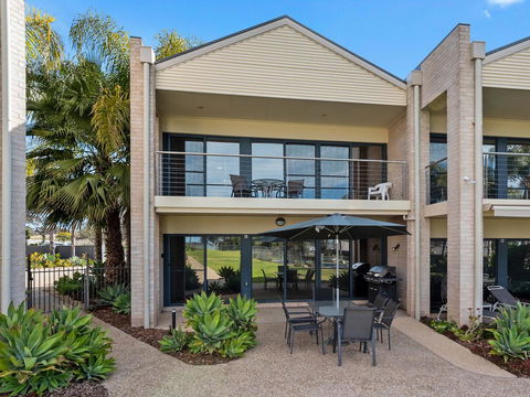 ELSINOR Townhouse 3 Mulwala - Great Ocean Road Tourism 0