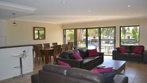 ELSINOR Townhouse 7 Mulwala - Great Ocean Road Tourism 1