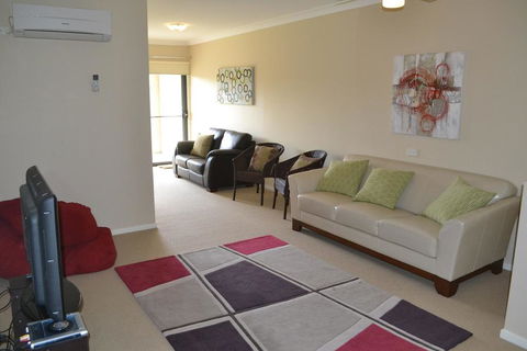 ELSINOR Townhouse 8 Mulwala - Great Ocean Road Tourism 3