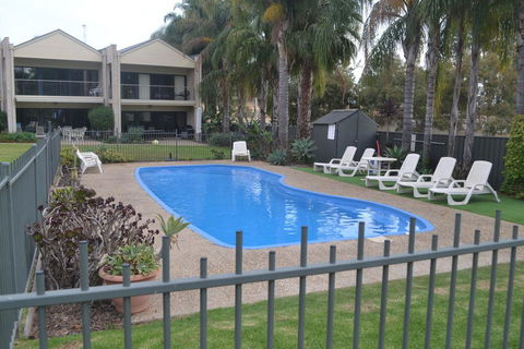 ELSINOR Townhouse 8 Mulwala - Great Ocean Road Tourism 0
