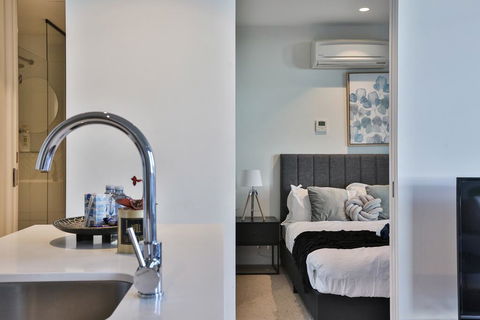 EQ TOWER Melbourne CBD APT - Great Ocean Road Tourism 1