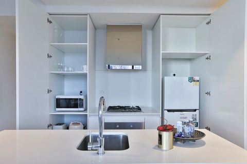 EQ TOWER Melbourne CBD APT - Great Ocean Road Tourism 2