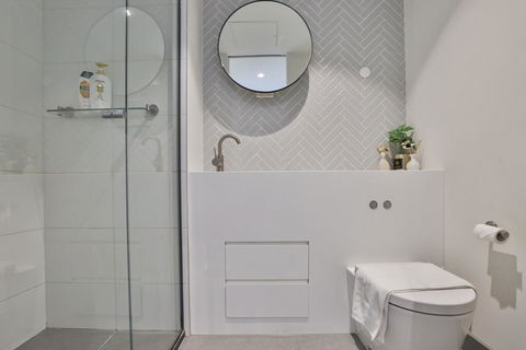 EQ TOWER Melbourne CBD APT - Great Ocean Road Tourism 3
