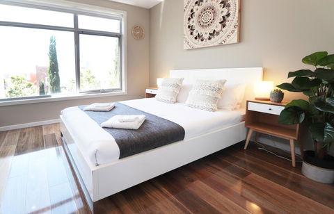 EROS City Fringe - Wifi, Wine, Netflix, Pets OK And Park Views! - Great Ocean Road Tourism 0