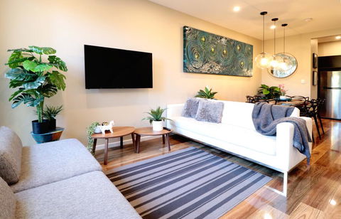 EROS City Fringe - Wifi, Wine, Netflix, Pets OK And Park Views! - Great Ocean Road Tourism 1