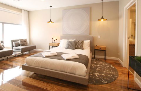 EVOLVE Near Adelaide CBD - Netflix / Wine / Lock Up Garage! - Great Ocean Road Tourism 0