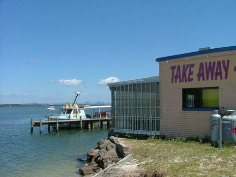 Fabulously Presented Family Retreat On Bribie Island - Great Ocean Road Tourism 2
