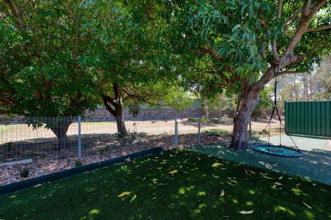 Fabulously Presented Family Retreat On Bribie Island - Great Ocean Road Tourism 0