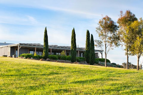 Farmer Smith Estate - Sunrise Retreat - Great Ocean Road Tourism 3