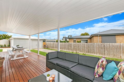 Fielding's Lair - The Ultimate Family Retreat - House & Bungalow - Great Ocean Road Tourism 3