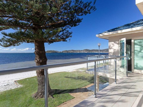 Filoli', 91 Foreshore Drive - Huge Waterfront Home - Great Ocean Road Tourism 0