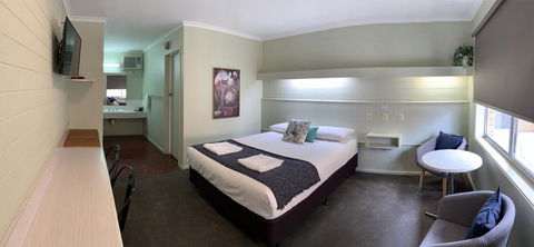 Finley Country Club Hotel Motel - Great Ocean Road Tourism 3