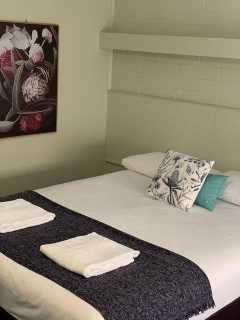 Finley Country Club Hotel Motel - Great Ocean Road Tourism 1