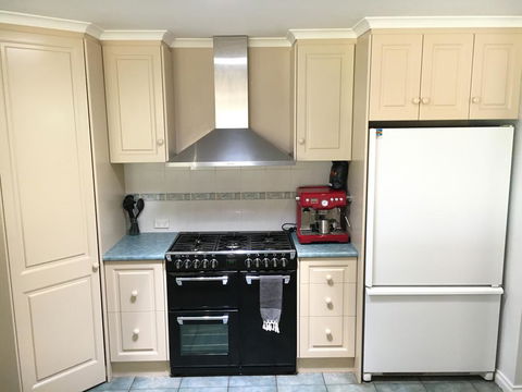 Fox Farm - Entire House Sleeps 12 Ppl - Great Ocean Road Tourism 3