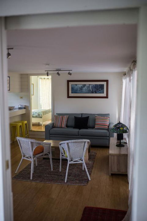 Funky Flat On Acreage - Great Ocean Road Tourism 3