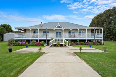 GALBRAITH BEACH STUDIO 2 - Great Ocean Road Tourism 1