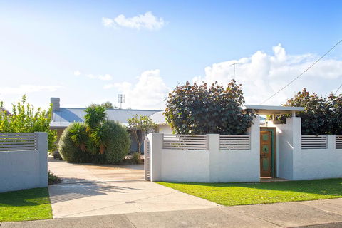 GIFFORD HOUSE - Great Ocean Road Tourism 1