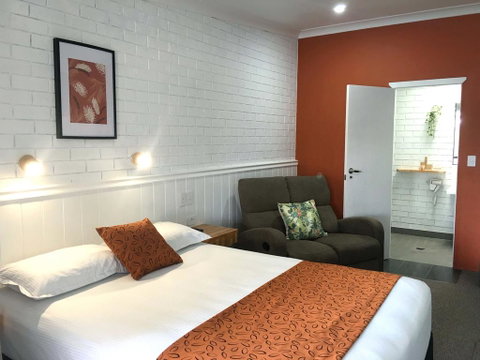 Gin Gin Village Motor Inn Motel - Great Ocean Road Tourism 1
