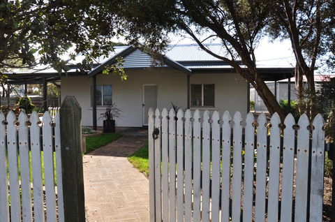 Girraween House - Great Ocean Road Tourism 0