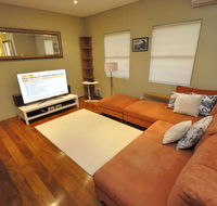 Glebe Self-Contained Modern One-Bedroom Apartment 47ROS - Great Ocean Road Tourism