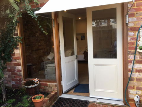 Gorgeous Studio 2 Minutes From The Heart Of Subiaco - Great Ocean Road Tourism 2