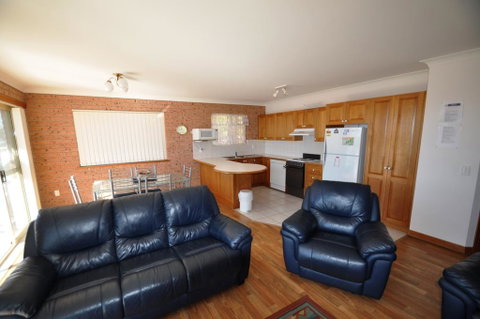 Grand Pacific 1 - Unit 4 - Great Ocean Road Tourism 3