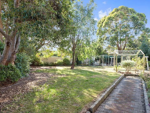 GUMS & ROSES - Family Home In The Heart Of Town. - Great Ocean Road Tourism 2