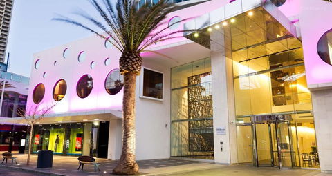 H Ocean View In Surfers Paradise - Great Ocean Road Tourism 1